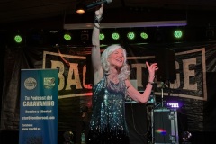 Linda Jo Rizzo en Backstage (Febrero 2026)